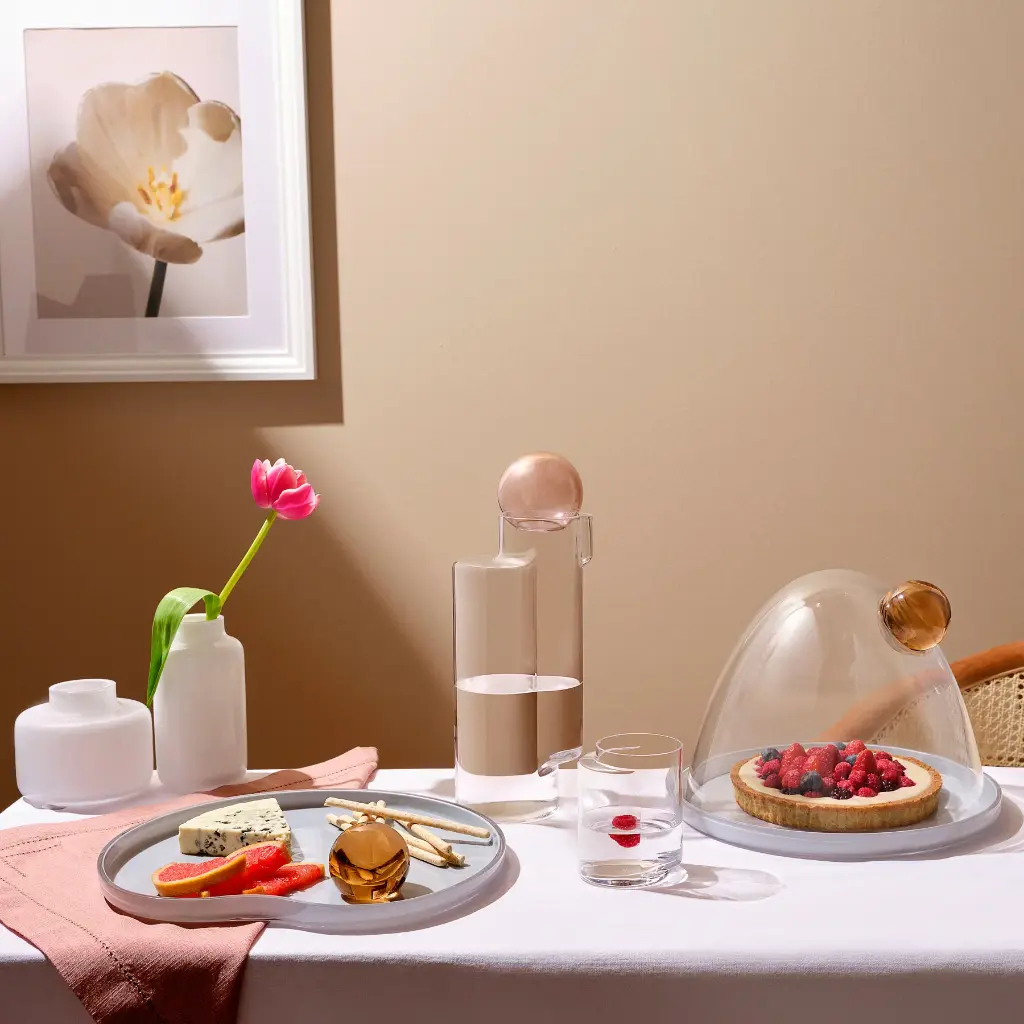 MiniMagnoliaVases-JunoServingPlate_Carafe_Tumbler_Cakedome_1.webp