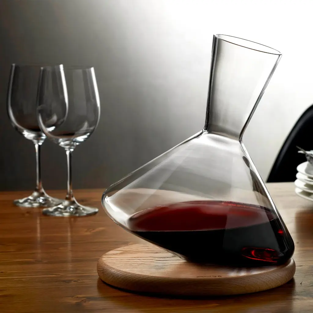 duzenlemeler_0001_Lifestyle_-_Balance_Wine_Decanter_with_plate_-_28206_-_1050501.webp