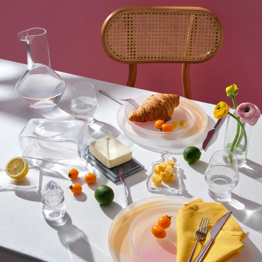 Beak_Carafe_28781-1091929_Beak_Glasses_22374-1091930_Pigmento_Dish_22_28_35_14058-1098760_14059-1098765_14060-1098763_Amour_25369-1050857_Cruet_Squeezer_24110-1050673_Cruet_Butterplat_b5f9c7b3-31a0-471b-a937-2003e1805e29.webp